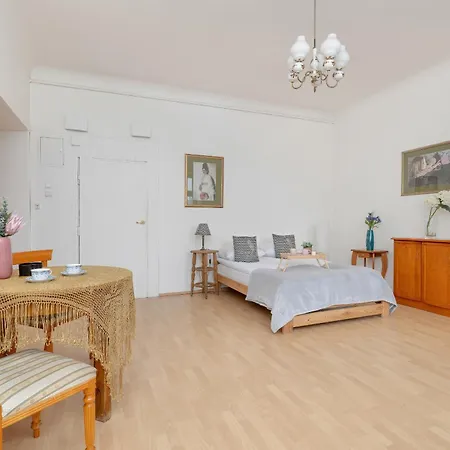 Lägenhet Picturesque In By Renters Kraków